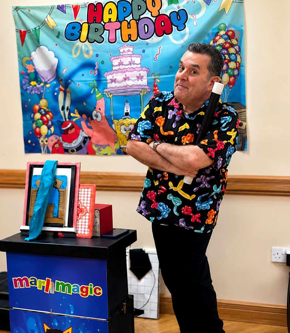 Marli the Magician ready to perform a children's magic show in Kent